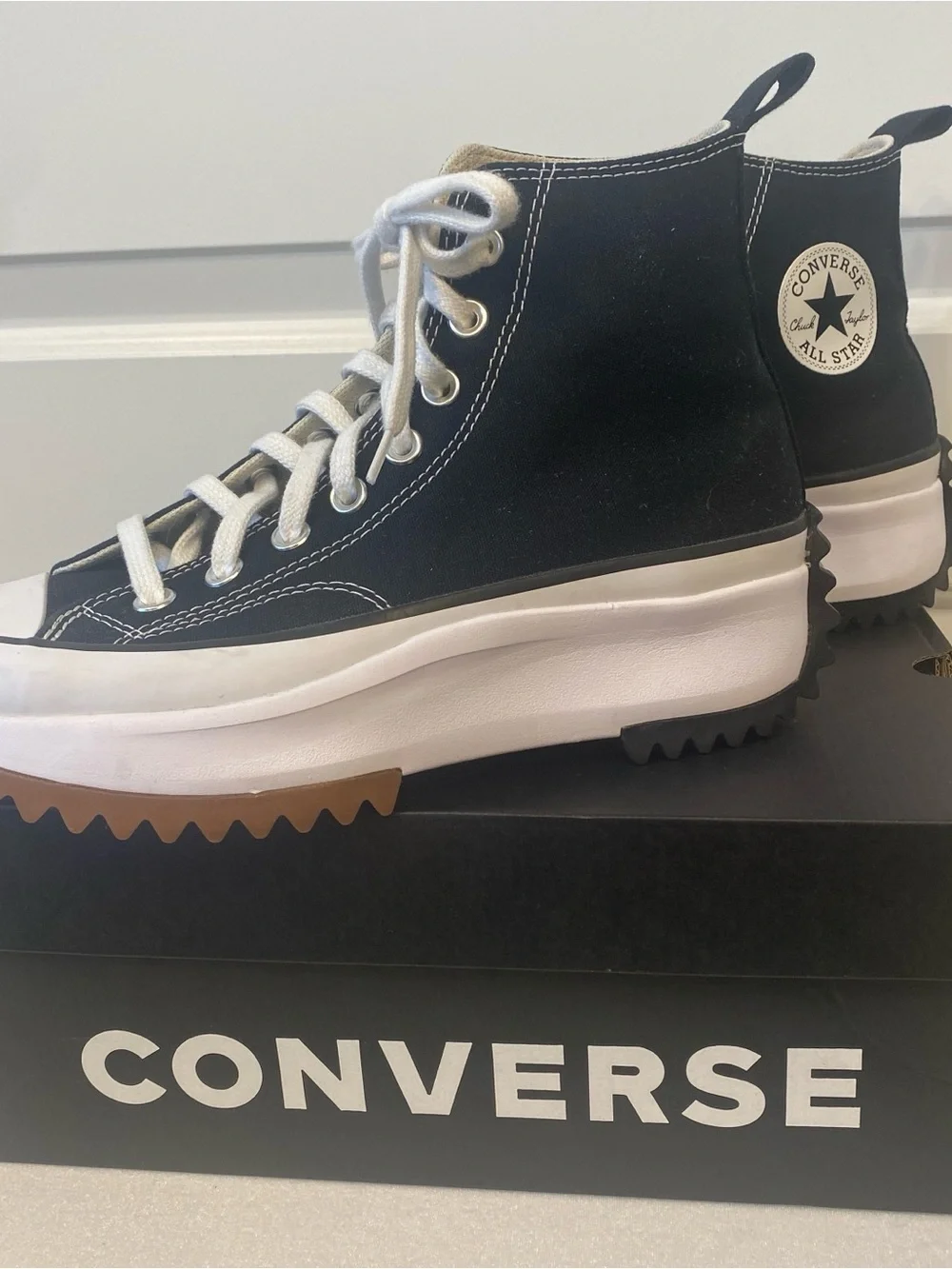 CONVERSE RUN STAR HIKE PLATFORM NEW IN BOX!  HI TOP, BLACK W/ WHITE , WOMENS 8